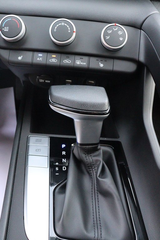 2022 Hyundai Elantra Essential in Jonquière, Quebec - 17 - w1024h768px