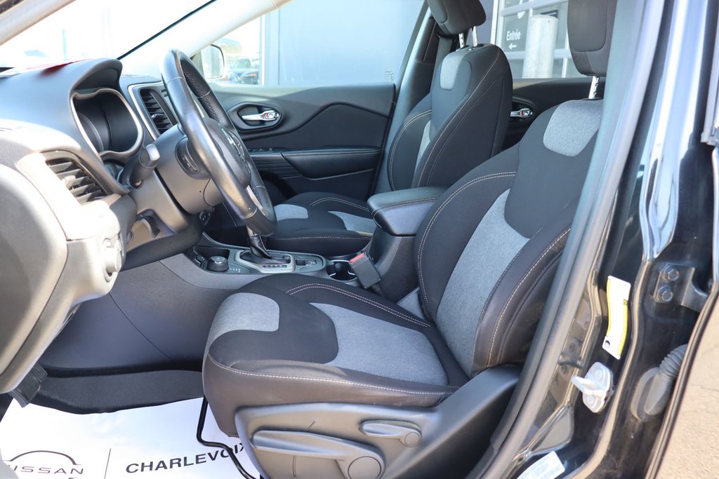 2016 Jeep Cherokee in Jonquière, Quebec - 9 - w1024h768px