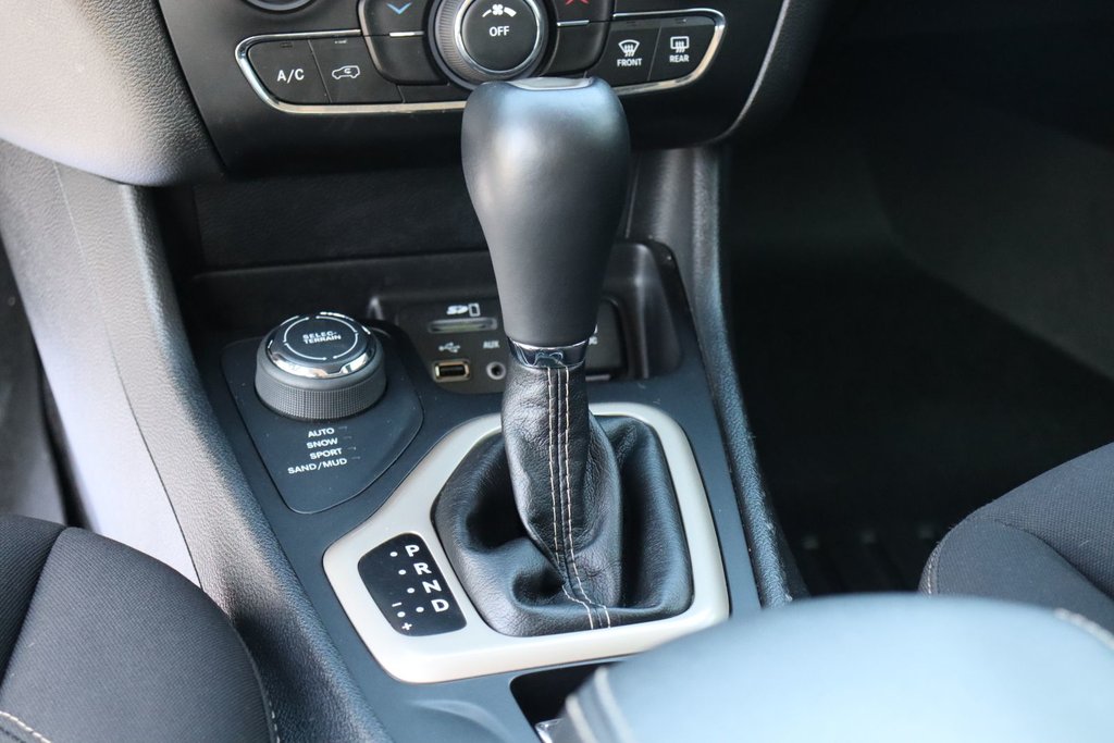 2016 Jeep Cherokee in Jonquière, Quebec - 12 - w1024h768px