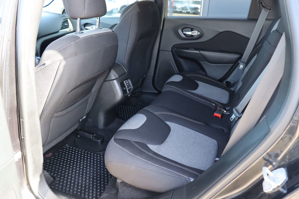 2016 Jeep Cherokee in Jonquière, Quebec - 10 - w1024h768px