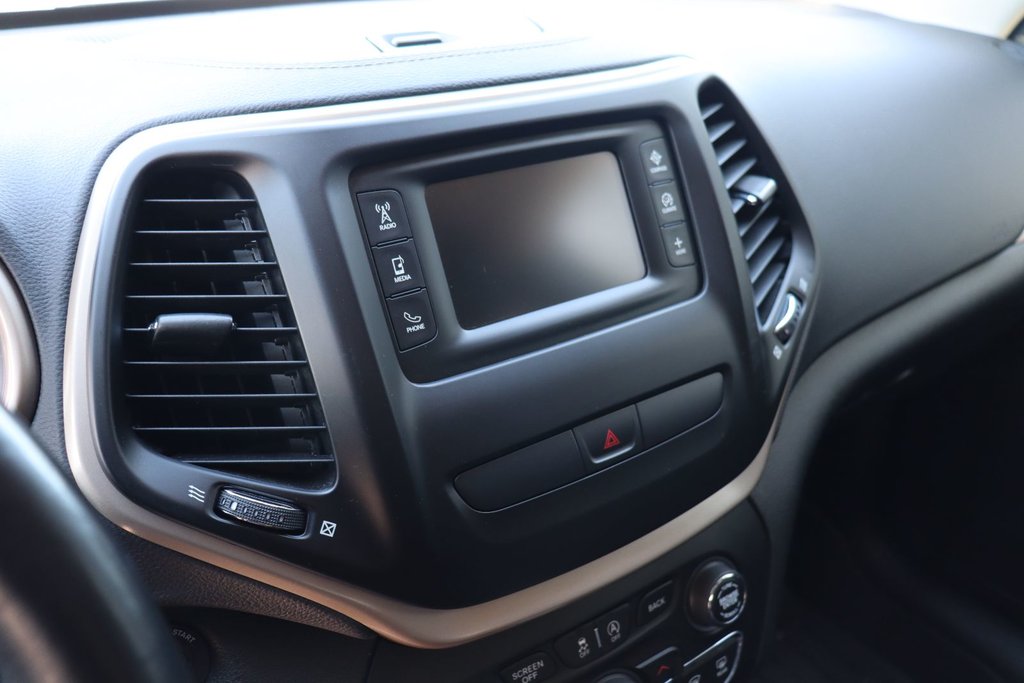 2016 Jeep Cherokee in Jonquière, Quebec - 16 - w1024h768px