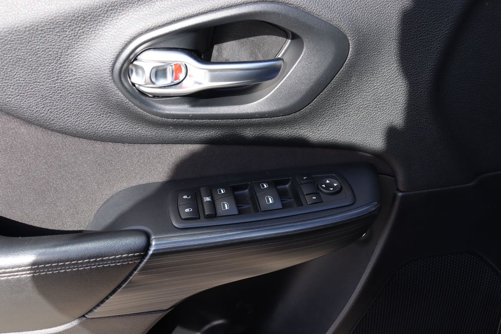 2016 Jeep Cherokee in Jonquière, Quebec - 13 - w1024h768px