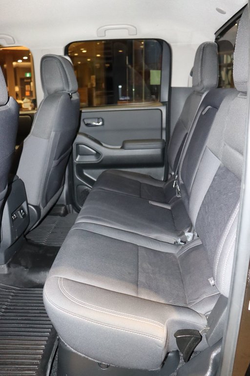 2022 Nissan Frontier SV in Jonquière, Quebec - 9 - w1024h768px