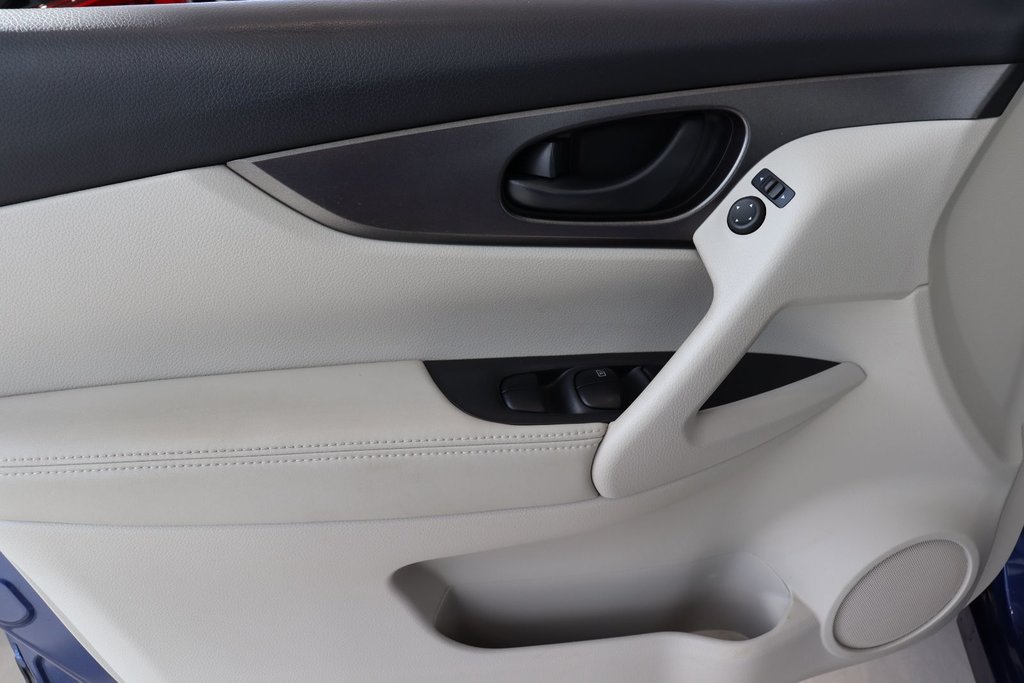 2020 Nissan Qashqai in Sept-Îles, Quebec - 10 - w1024h768px