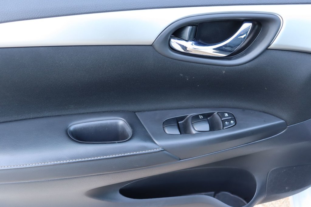 Nissan Sentra  2019 à Jonquière, Québec - 12 - w1024h768px