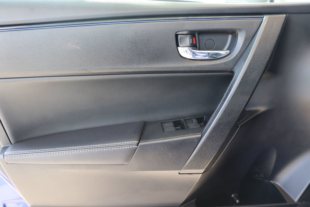 Toyota Corolla  2017 à Baie-Comeau, Québec - 19 - w1024h768px