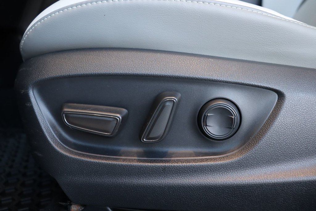 Toyota Prius Prime  2021 à Sept-Îles, Québec - 10 - w1024h768px