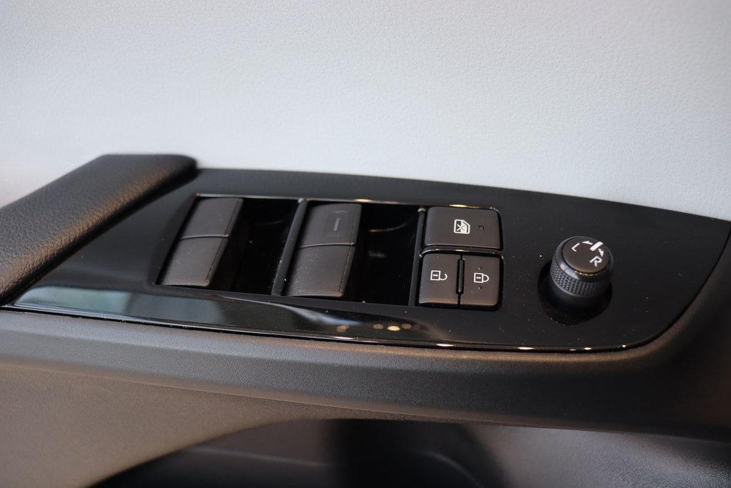 Toyota Prius Prime  2021 à Sept-Îles, Québec - 23 - w1024h768px