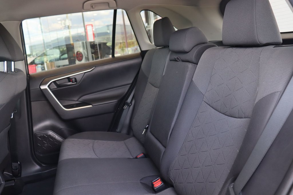 Toyota RAV4  2021 à Jonquière, Québec - 9 - w1024h768px