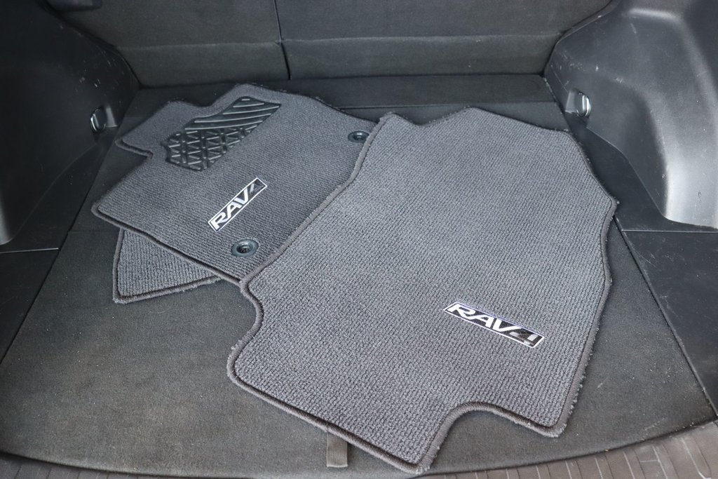 Toyota RAV4 Hybrid SE 2022 à Chicoutimi, Québec - 30 - w1024h768px