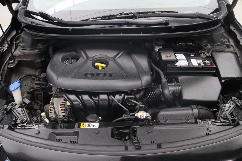2016 Hyundai Elantra GT GLS in Chicoutimi, Quebec - 14 - w1024h768px