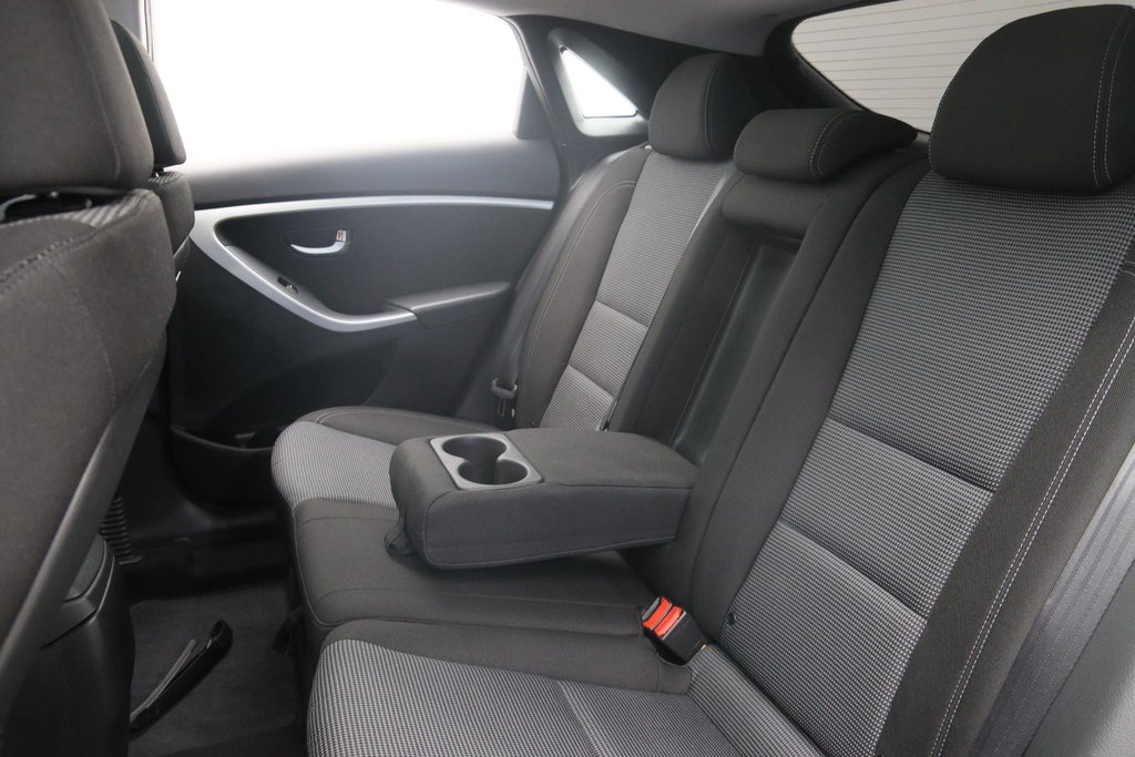 2016 Hyundai Elantra GT GLS in Chicoutimi, Quebec - 9 - w1024h768px