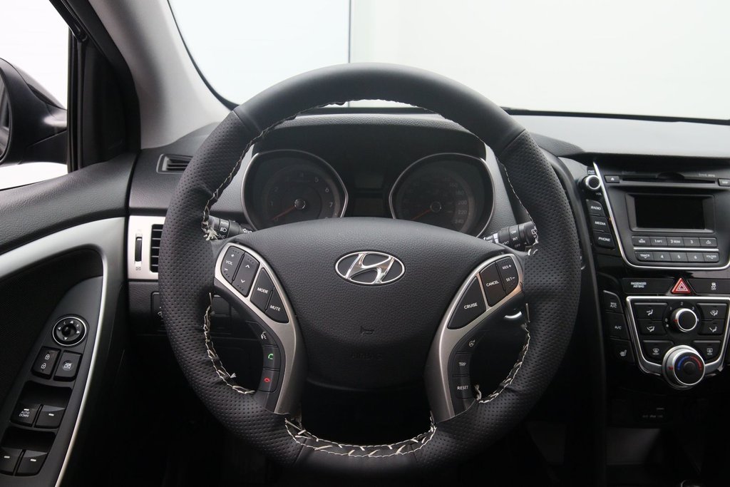 2016 Hyundai Elantra GT GLS in Chicoutimi, Quebec - 12 - w1024h768px