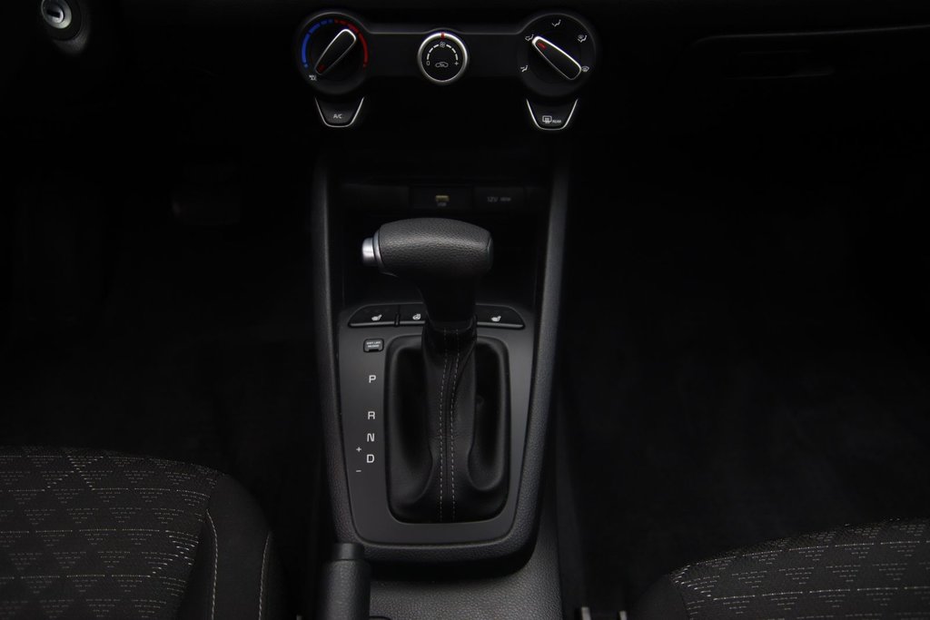 Kia Rio 5-door  2021 à Jonquière, Québec - 14 - w1024h768px