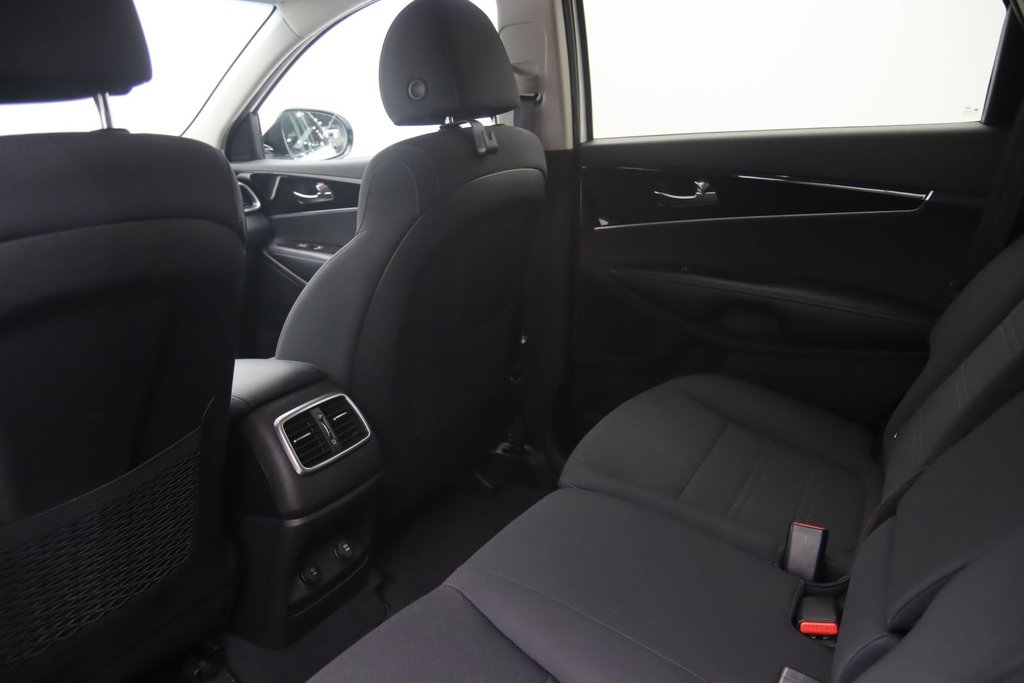 Kia Sorento  2020 à Jonquière, Québec - 8 - w1024h768px