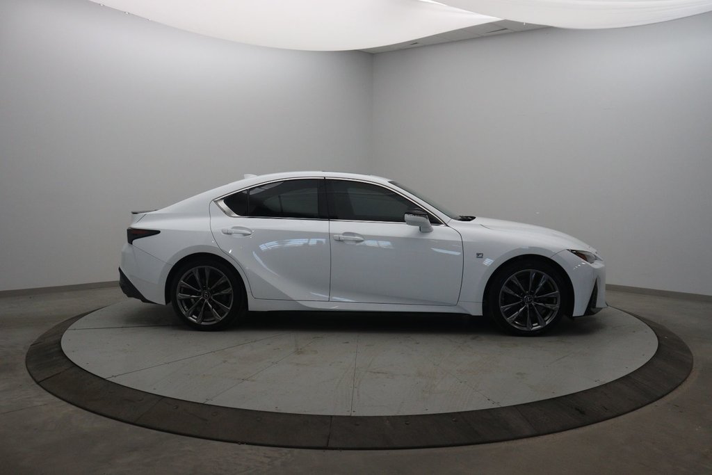 2022 Lexus IS 350 in Chicoutimi, Quebec - 3 - w1024h768px