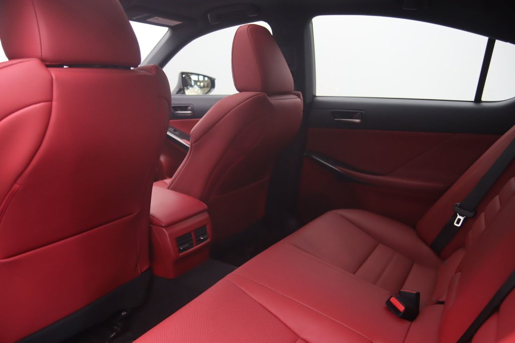 2022 Lexus IS 350 in Chicoutimi, Quebec - 9 - w1024h768px