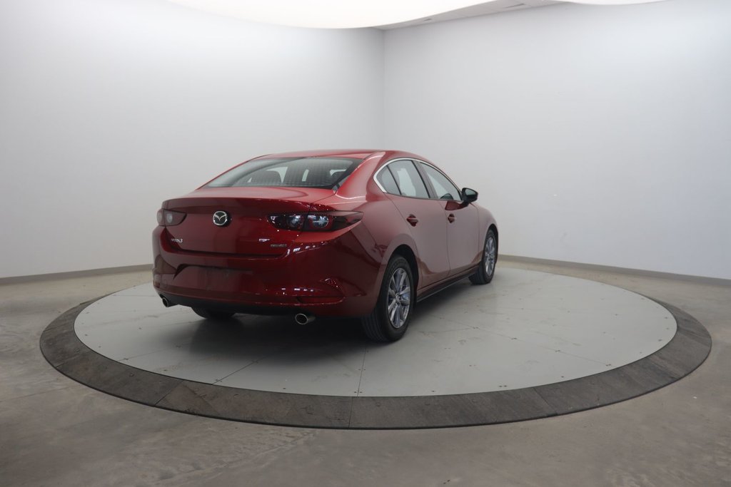 2022 Mazda 3 GX in Chicoutimi, Quebec - 4 - w1024h768px