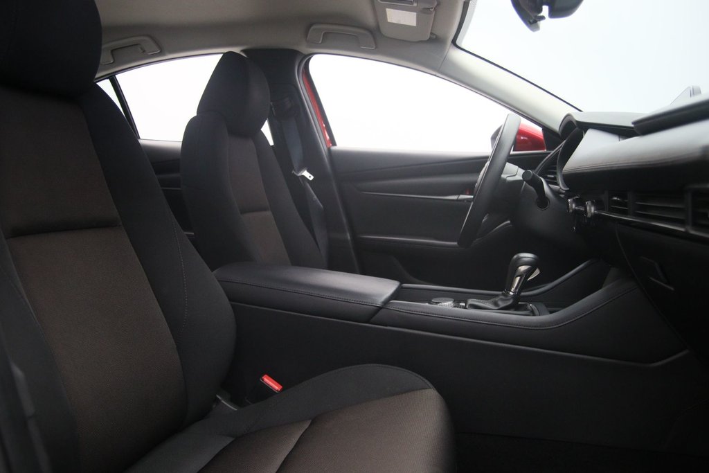 2022 Mazda 3 GX in Chicoutimi, Quebec - 13 - w1024h768px