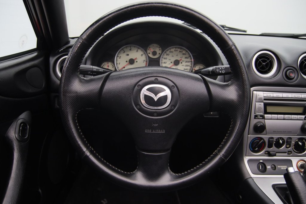 2004 Mazda MX-5 Miata in Jonquière, Quebec - 8 - w1024h768px
