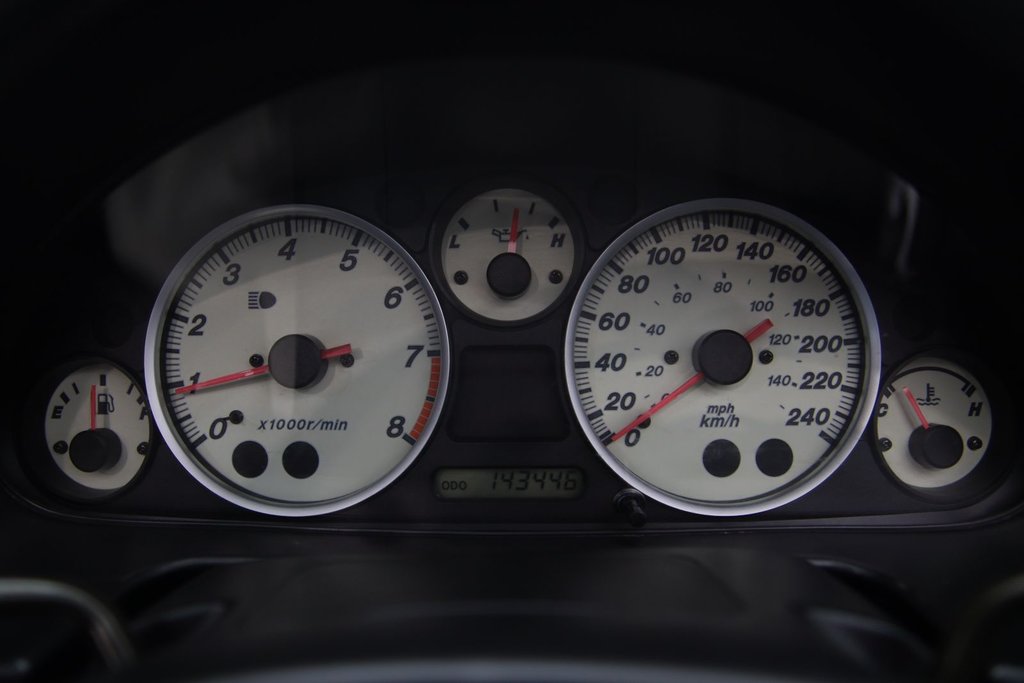 2004 Mazda MX-5 Miata in Jonquière, Quebec - 9 - w1024h768px