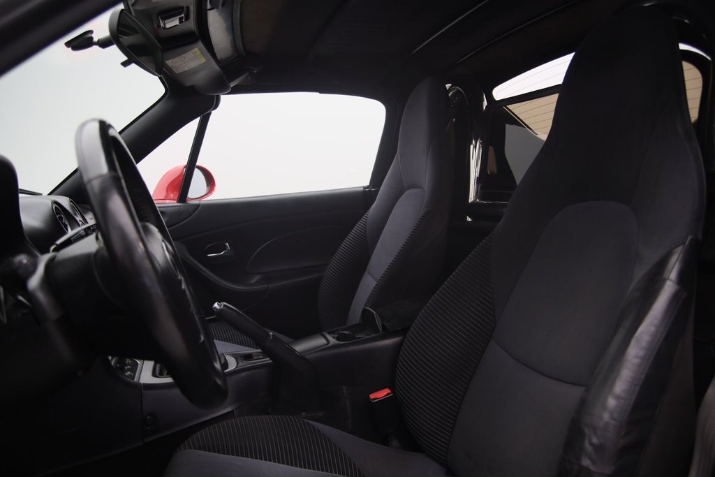 2004 Mazda MX-5 Miata in Jonquière, Quebec - 7 - w1024h768px