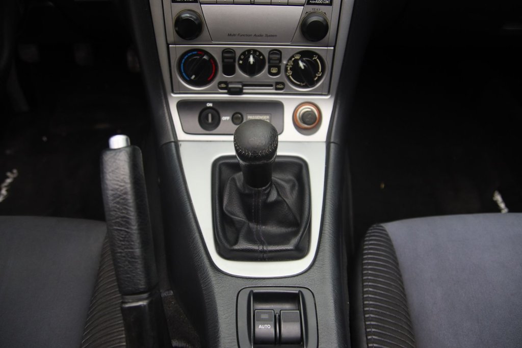 2004 Mazda MX-5 Miata in Jonquière, Quebec - 10 - w1024h768px