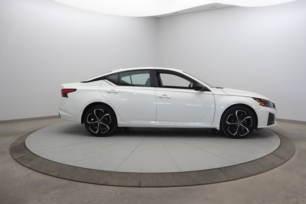 2023 Nissan Altima in Baie-Comeau, Quebec - 3 - w1024h768px