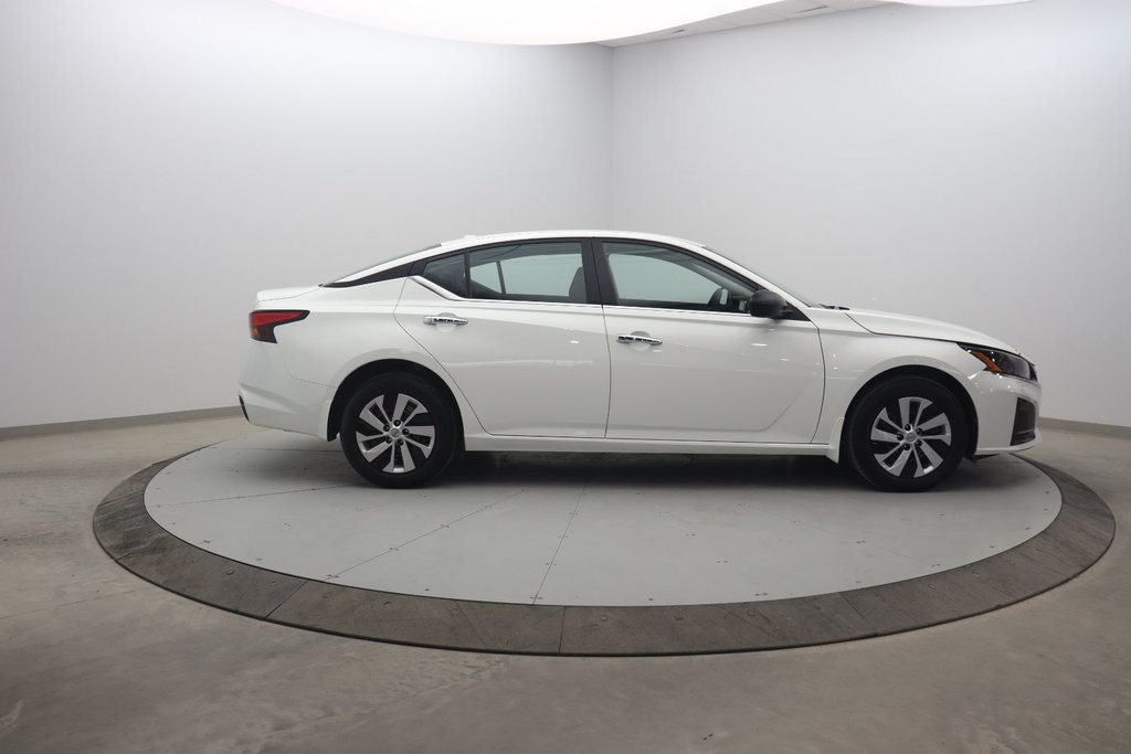Nissan Altima  2024 à Sept-Îles, Québec - 3 - w1024h768px
