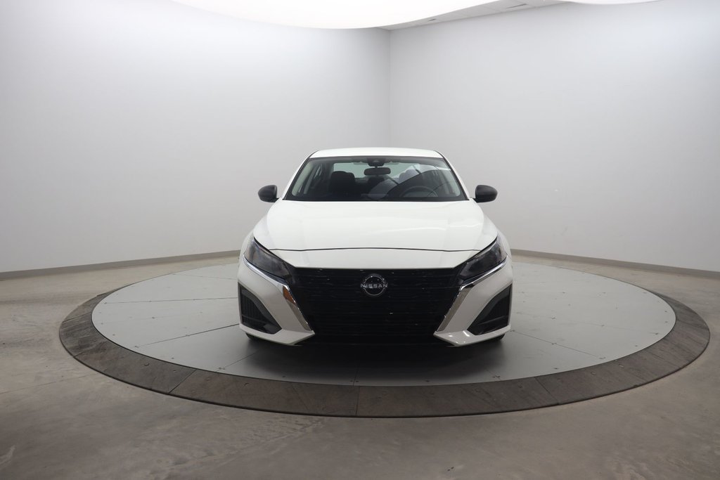 Nissan Altima  2024 à Sept-Îles, Québec - 2 - w1024h768px