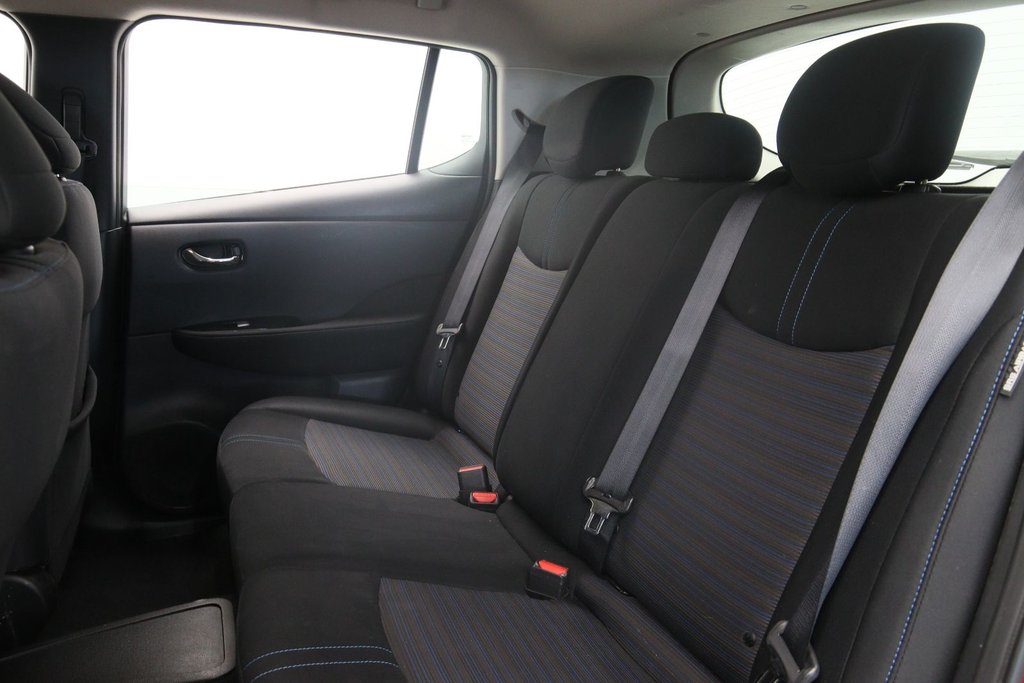 2023 Nissan LEAF SV + in Chicoutimi, Quebec - 8 - w1024h768px