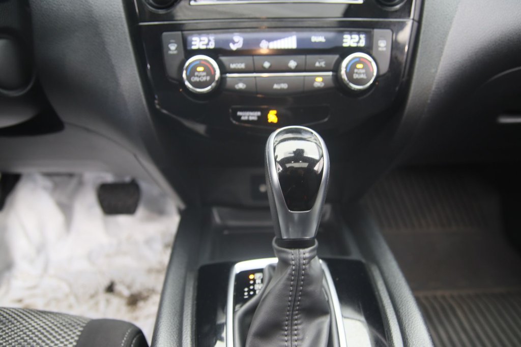 Nissan Qashqai  2020 à Jonquière, Québec - 13 - w1024h768px