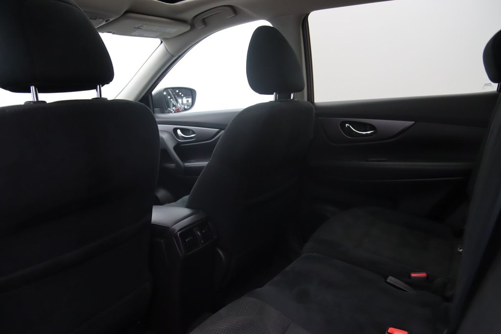 2016 Nissan Rogue in Jonquière, Quebec - 9 - w1024h768px
