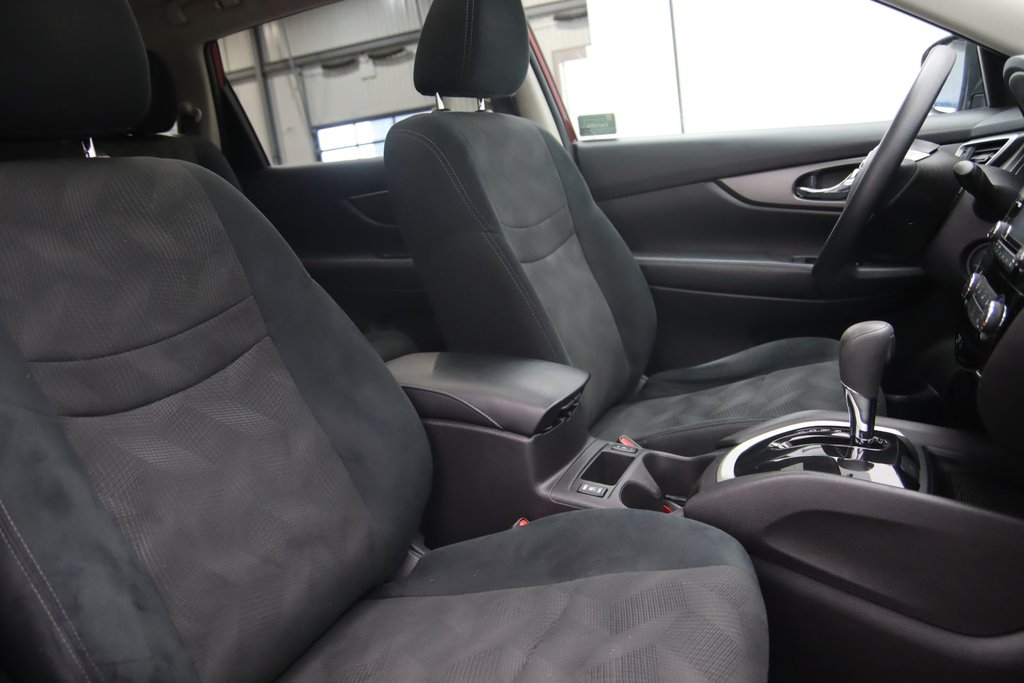 2016 Nissan Rogue in Jonquière, Quebec - 16 - w1024h768px