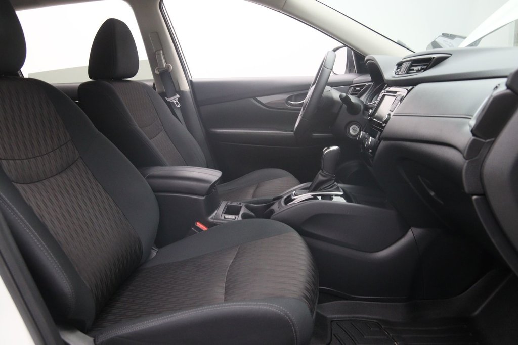 2020 Nissan Rogue in Sept-Îles, Quebec - 15 - w1024h768px
