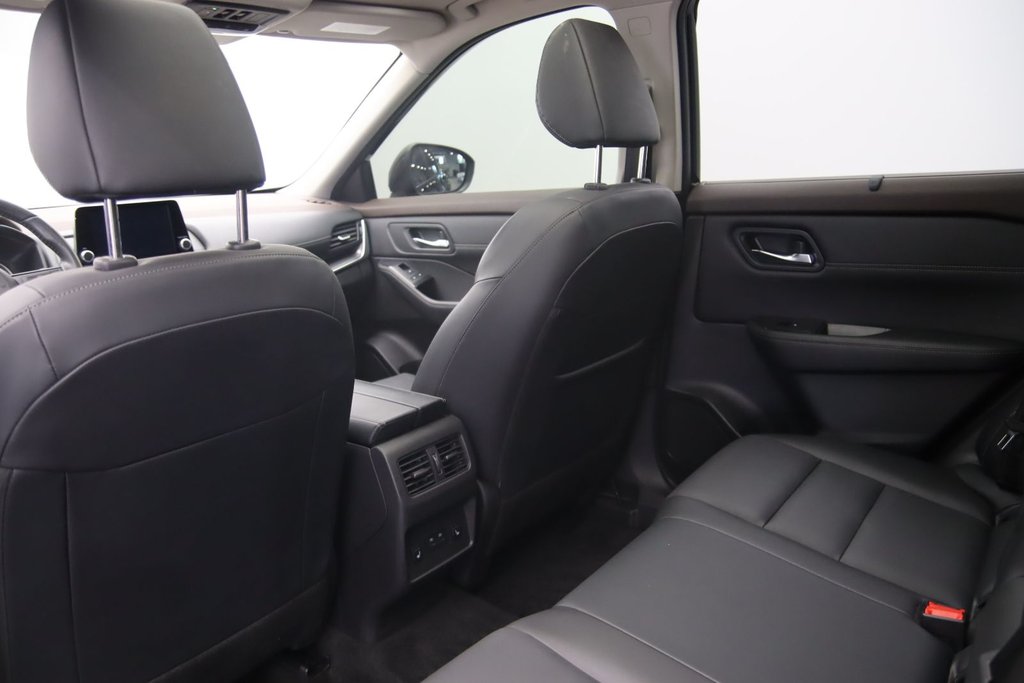 2023 Nissan Rogue SV Édition Minuit in Chicoutimi, Quebec - 9 - w1024h768px
