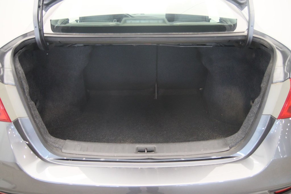 2018 Nissan Sentra in Baie-Comeau, Quebec - 18 - w1024h768px