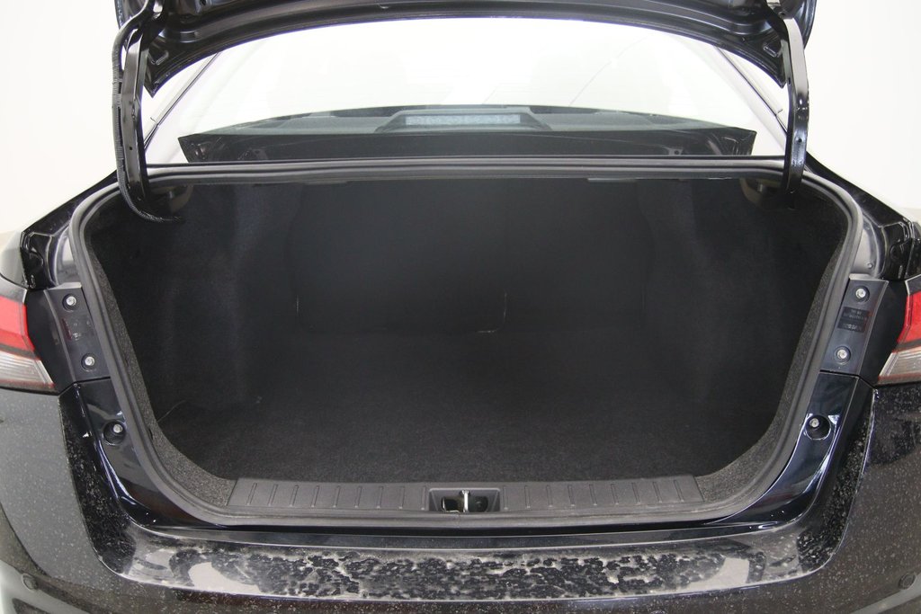 2022 Nissan Versa in Sept-Îles, Quebec - 17 - w1024h768px