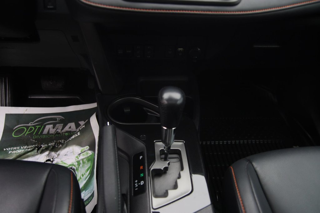 2017 Toyota RAV4 in Jonquière, Quebec - 14 - w1024h768px
