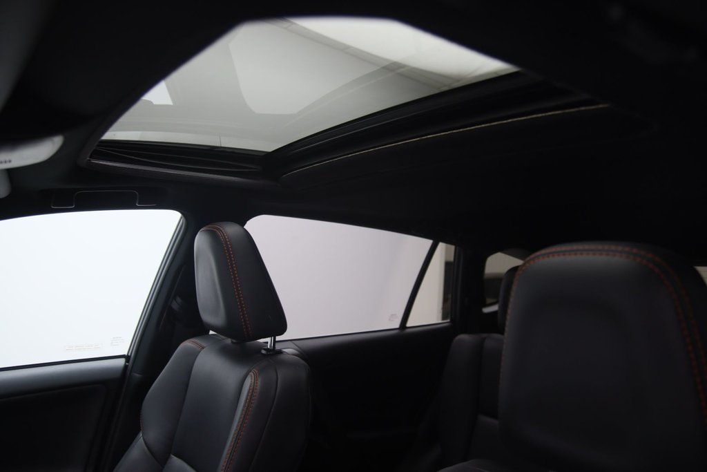 2017 Toyota RAV4 in Jonquière, Quebec - 8 - w1024h768px