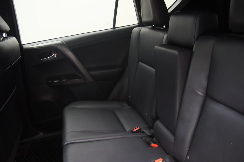 2017 Toyota RAV4 in Jonquière, Quebec - 10 - w1024h768px