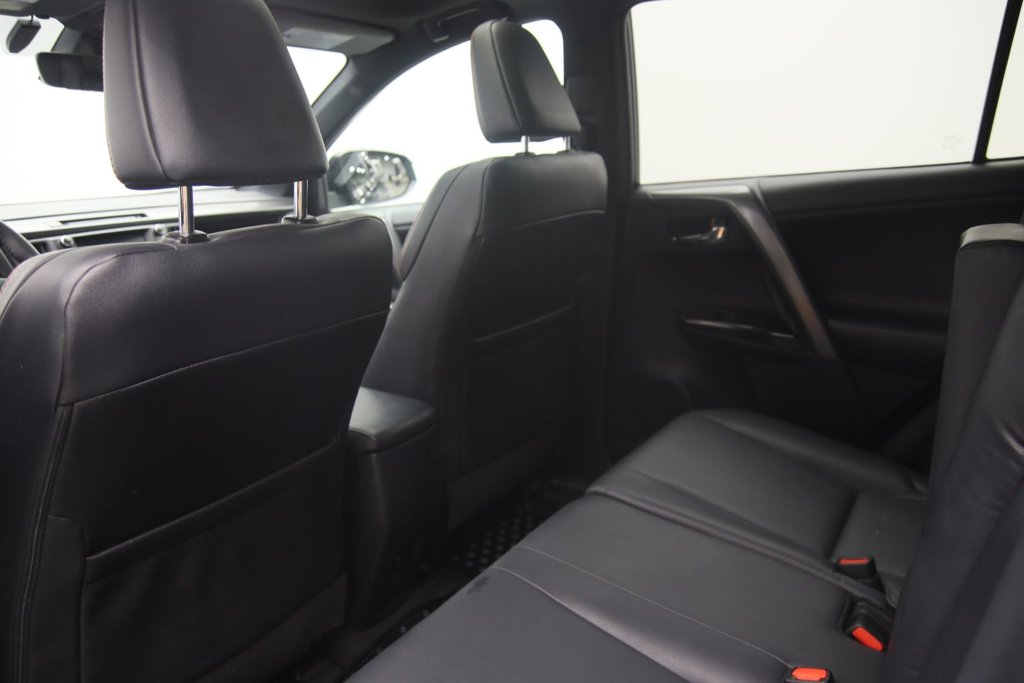 2017 Toyota RAV4 in Jonquière, Quebec - 9 - w1024h768px