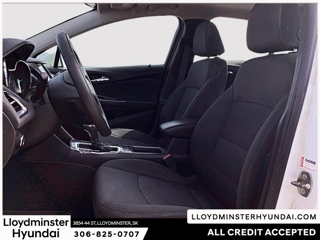 2018 Chevrolet Cruze LT in Lloydminster, Saskatchewan - 9 - w1024h768px