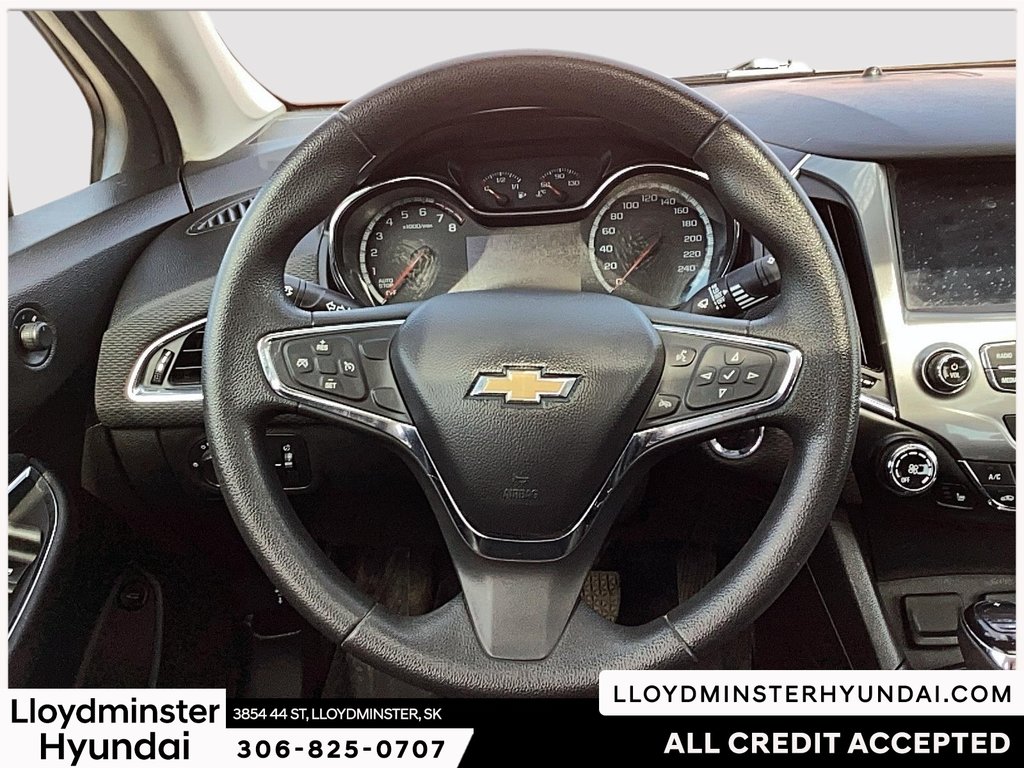 2018 Chevrolet Cruze LT in Lloydminster, Saskatchewan - 12 - w1024h768px