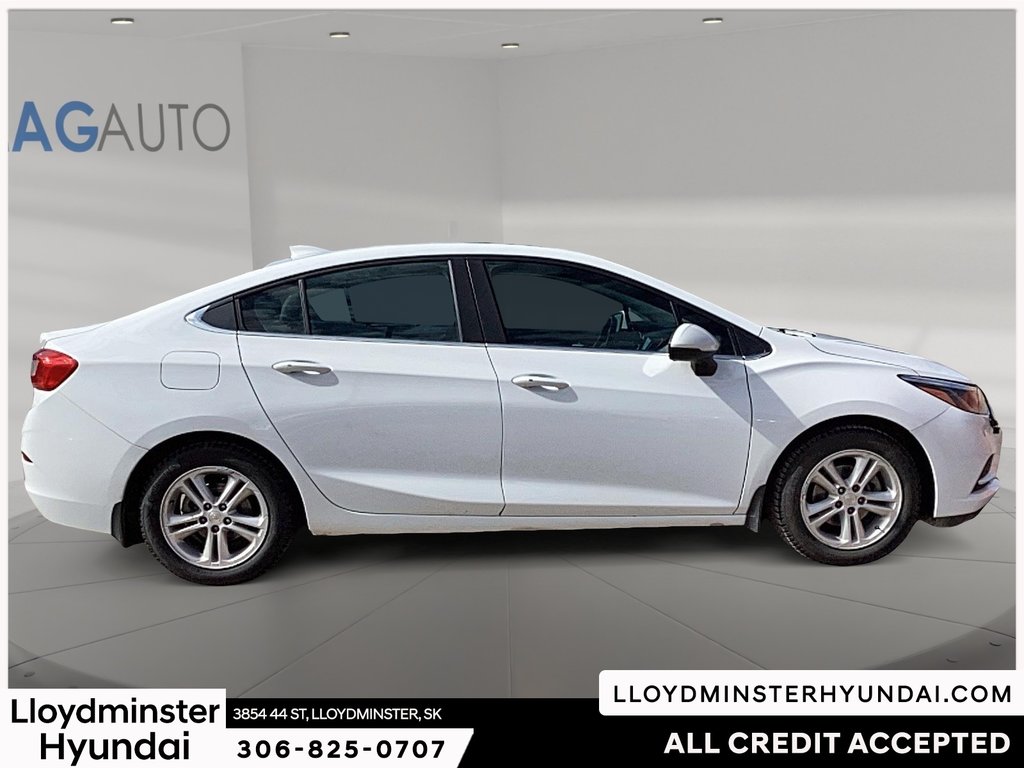 2018 Chevrolet Cruze LT in Lloydminster, Saskatchewan - 7 - w1024h768px
