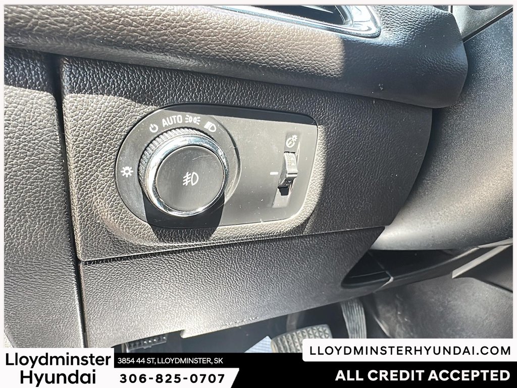 2018 Chevrolet Cruze Premier in Lloydminster, Saskatchewan - 18 - w1024h768px