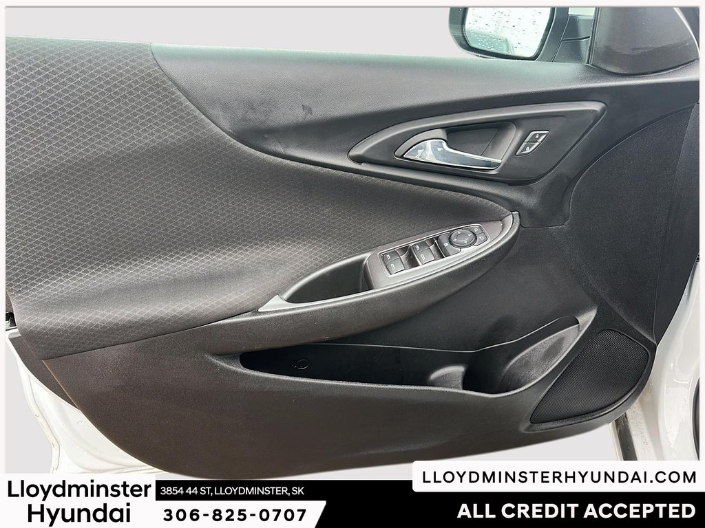 2023 Chevrolet Malibu LT in Lloydminster, Saskatchewan - 13 - w1024h768px