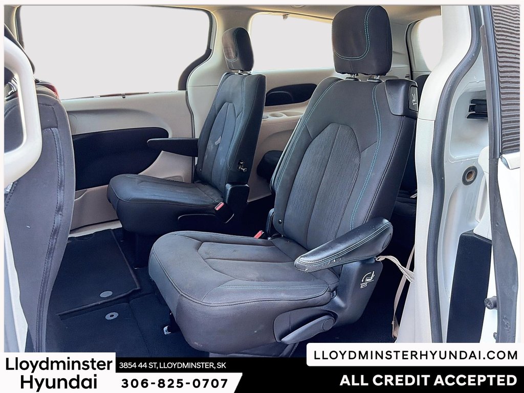 2021 Chrysler Pacifica Touring in Lloydminster, Saskatchewan - 14 - w1024h768px
