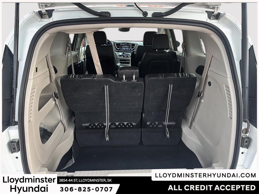 2024 Chrysler Pacifica Touring-L in Lloydminster, Saskatchewan - 9 - w1024h768px