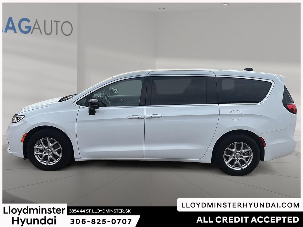 2024 Chrysler Pacifica Touring-L in Lloydminster, Saskatchewan - 8 - w1024h768px
